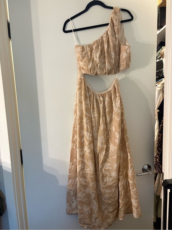 Abercrombie & Fitch Dresses & Skirts - Abercrombie & Fitch One-Shoulder Beige Floral Cutout Maxi